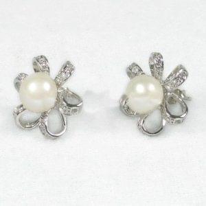 Floral Stud Pearl Earrings