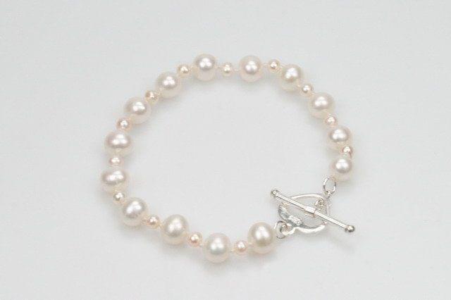 Heart Clasp Pearl Bracelet