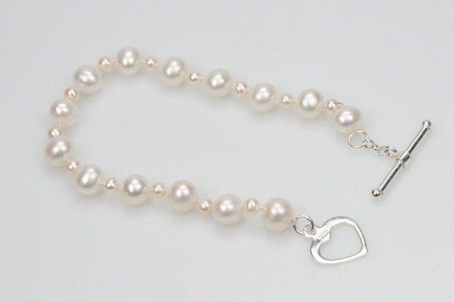 Heart Clasp Pearl Bracelet