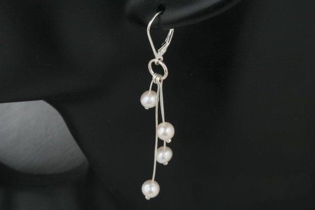 Dangling Four Pearl Earrings