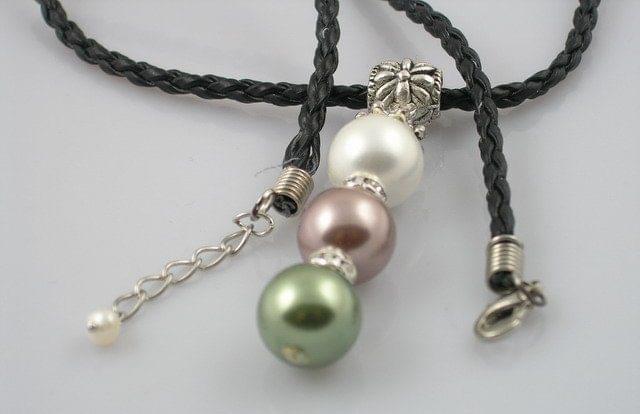 Multi Colour Pearl Pendant - Image 2