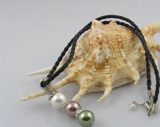 Multi Colour Pearl Pendant - Image 3