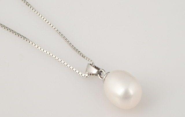 Oval Pearl Drop Pendant