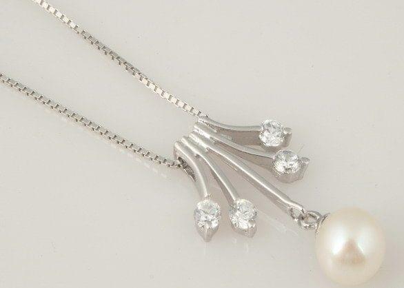 Timeless Freshwater Round Pearl Pendant - Image 2