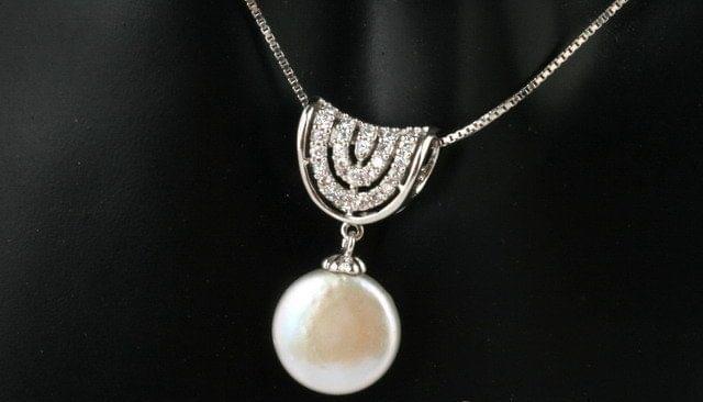 Shimmering Pearl Pendant - Image 3