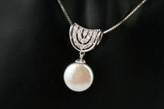 Shimmering Pearl Pendant
